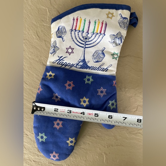 Hannukah Themed Oven Mitt & Pot Holder - Picture 10 of 10